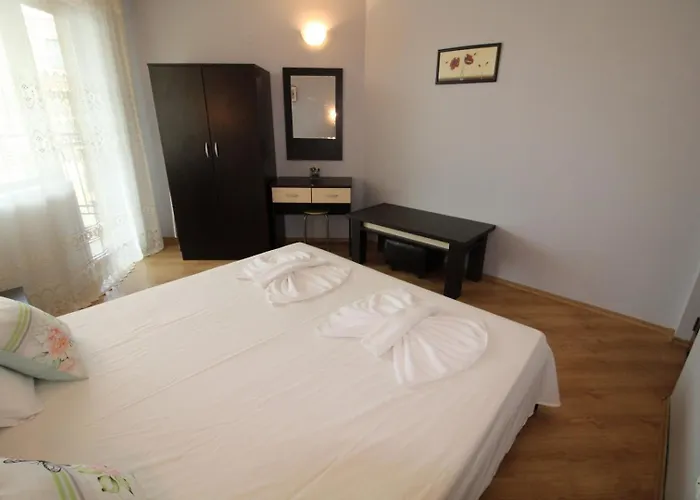 Amadeus 5 - Menada * Slantchev Briag